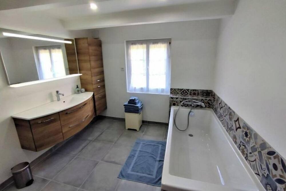 Photo of Bathroom in Saint-Martin-du-Littoral