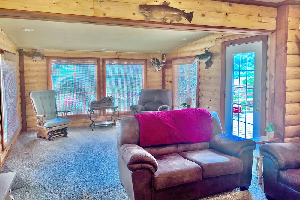 Photo of Livingroom in Lansing