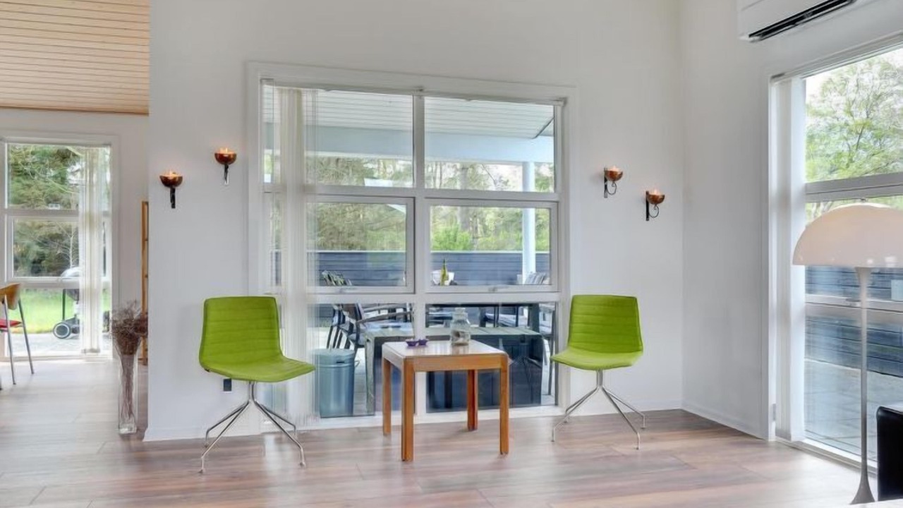 Photo of Others in Hou