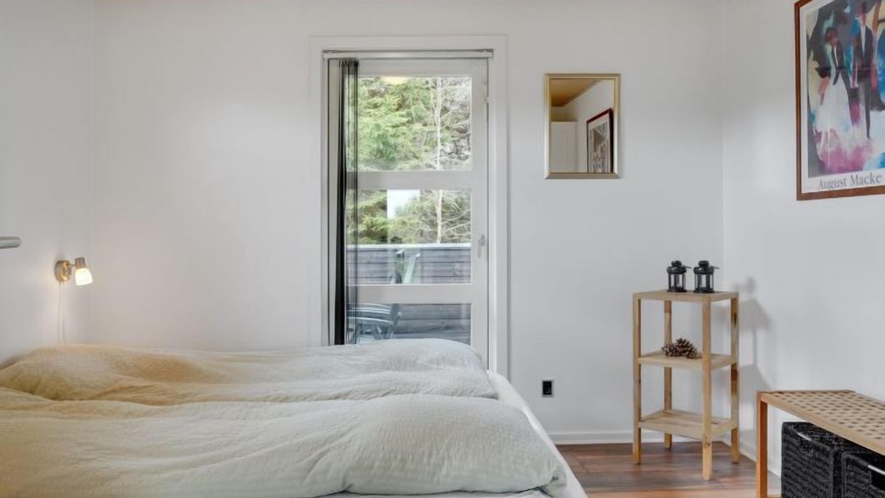 Photo of Others in Hou