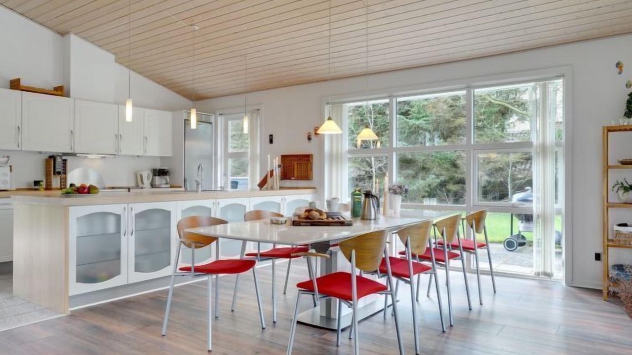 Photo of Others in Hou