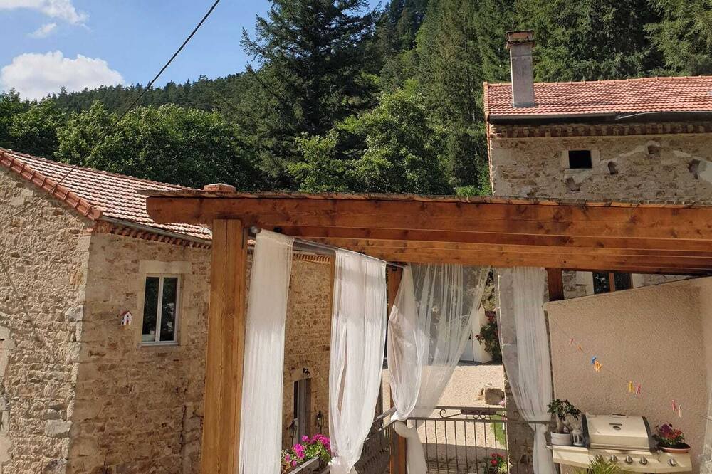 Photo of Outdoor in Saint-Quentin-sur-Sauxillanges