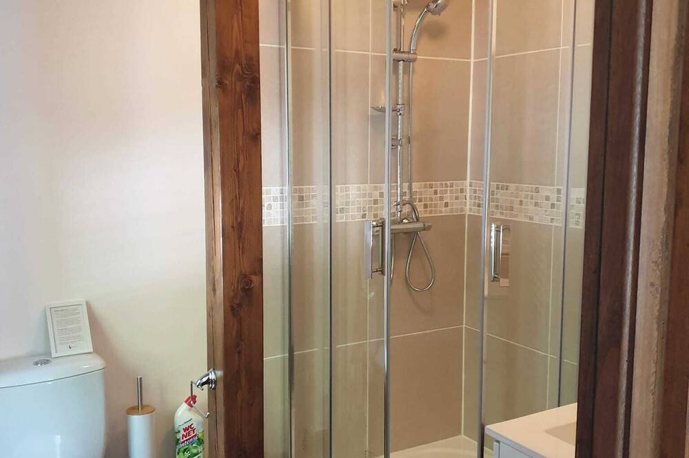 Photo of Bathroom in Saint-Quentin-sur-Sauxillanges