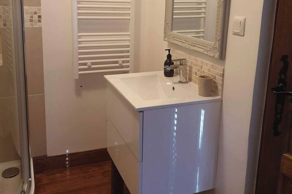 Photo of Bathroom in Saint-Quentin-sur-Sauxillanges