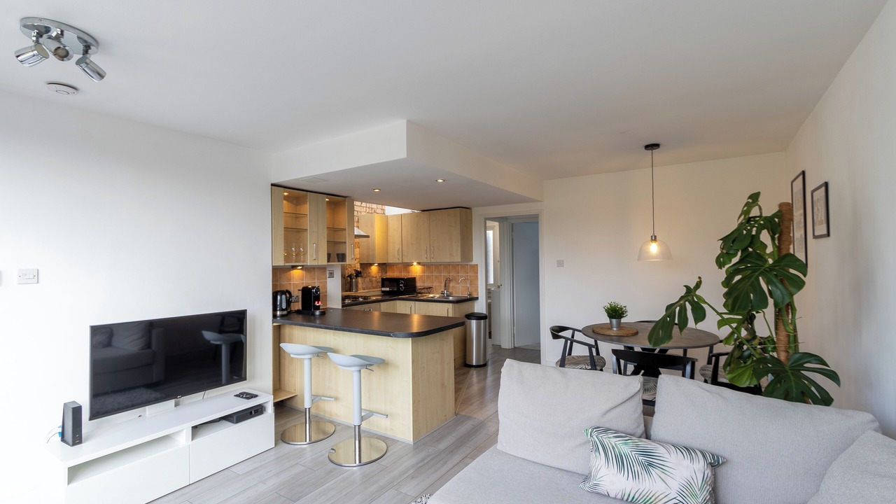 Photo of Livingroom in College