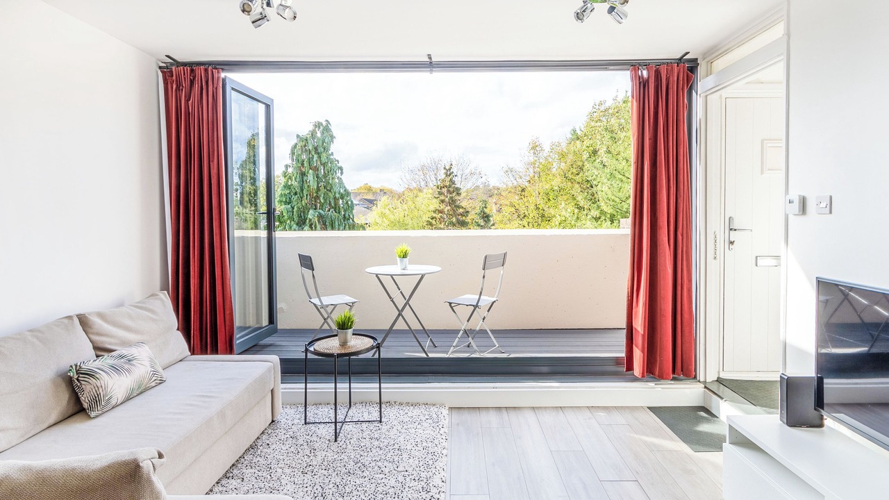 Photo of Livingroom in College