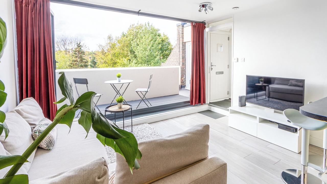 Photo of Livingroom in College