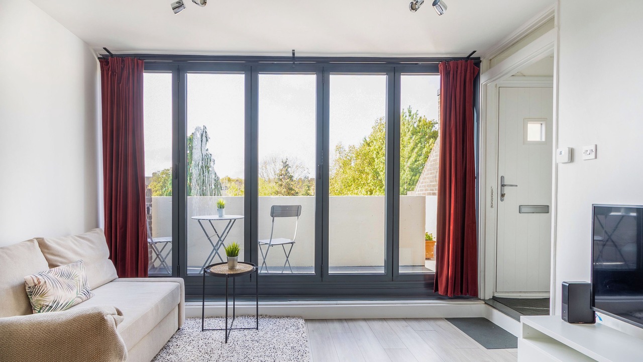 Photo of Livingroom in College