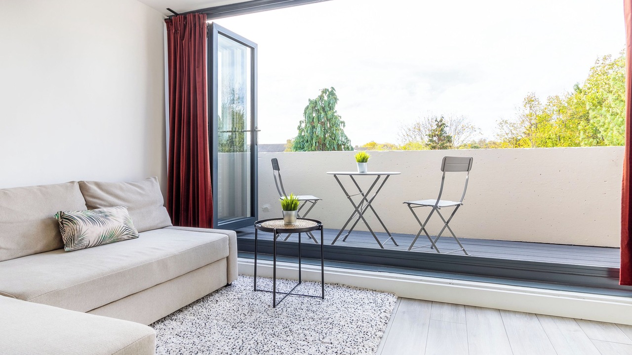 Photo of Livingroom in College