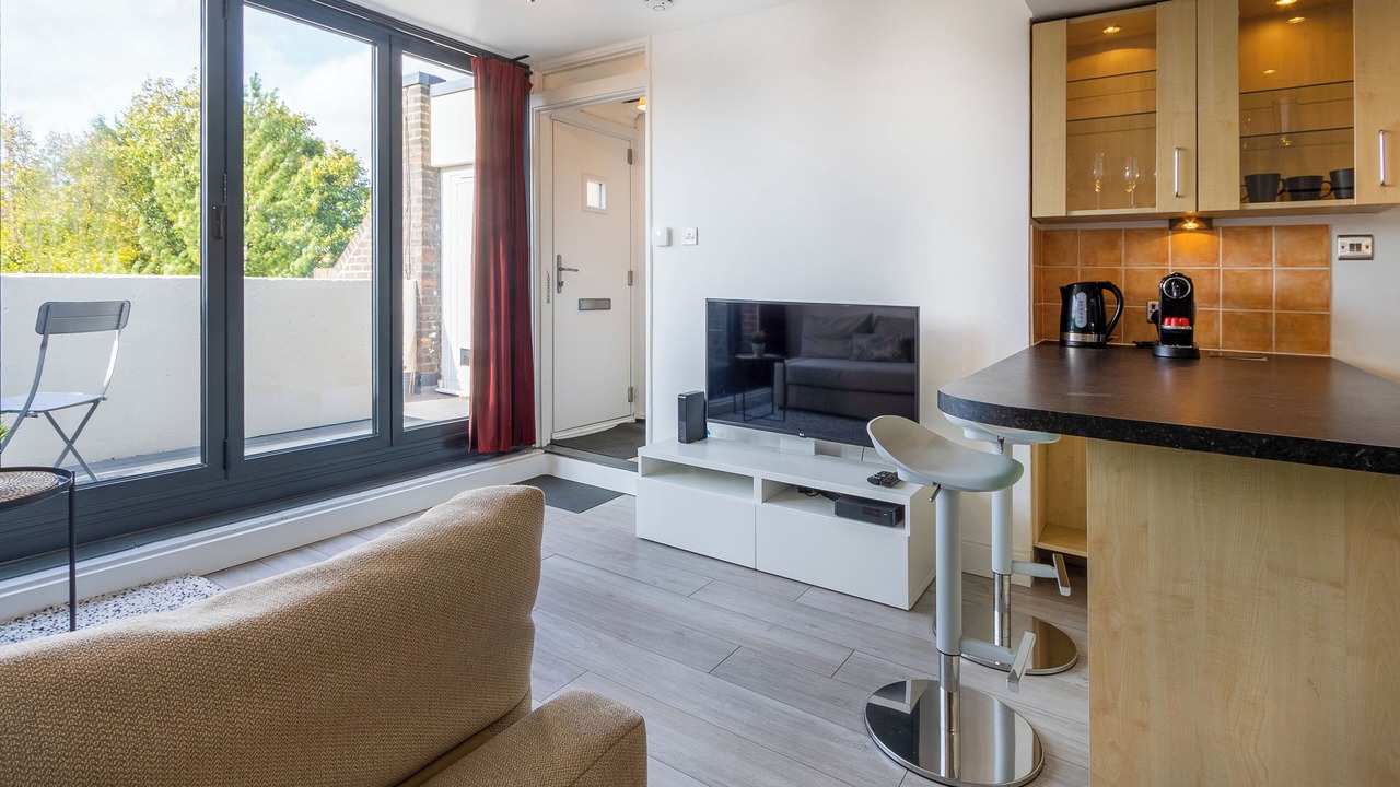 Photo of Livingroom in College