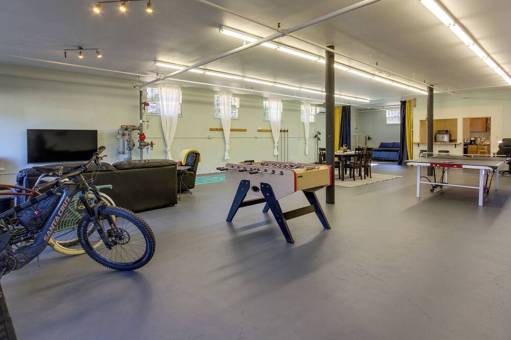 Photo of Others in Oakridge