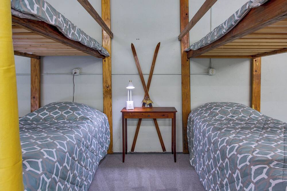 Photo of Bedroom in Oakridge