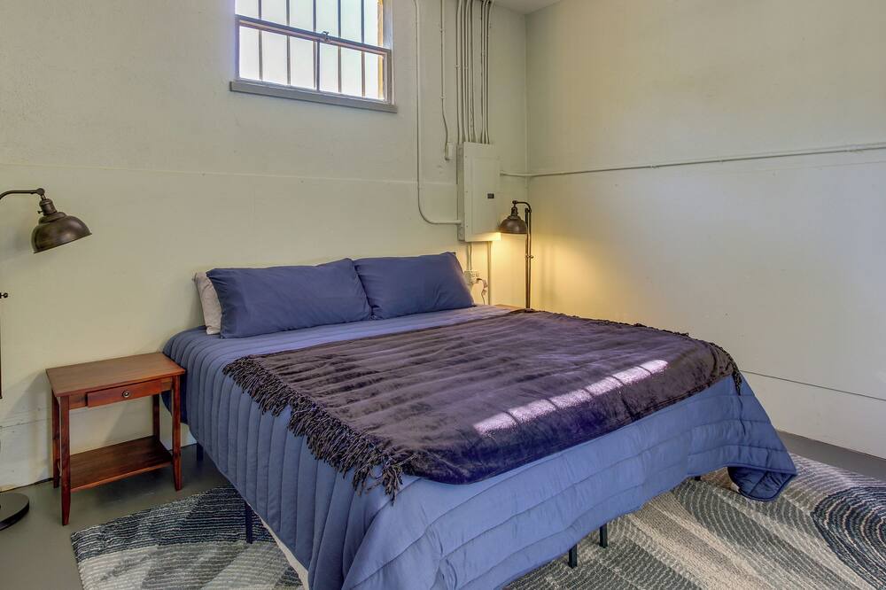 Photo of Bedroom in Oakridge