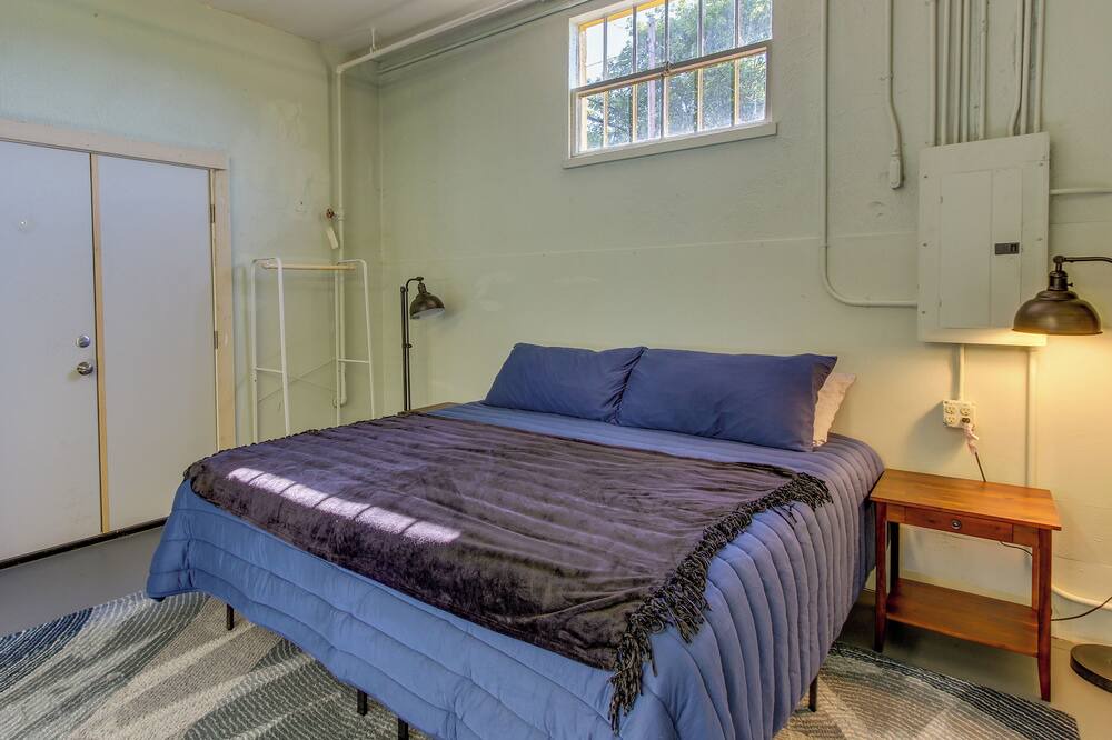 Photo of Bedroom in Oakridge