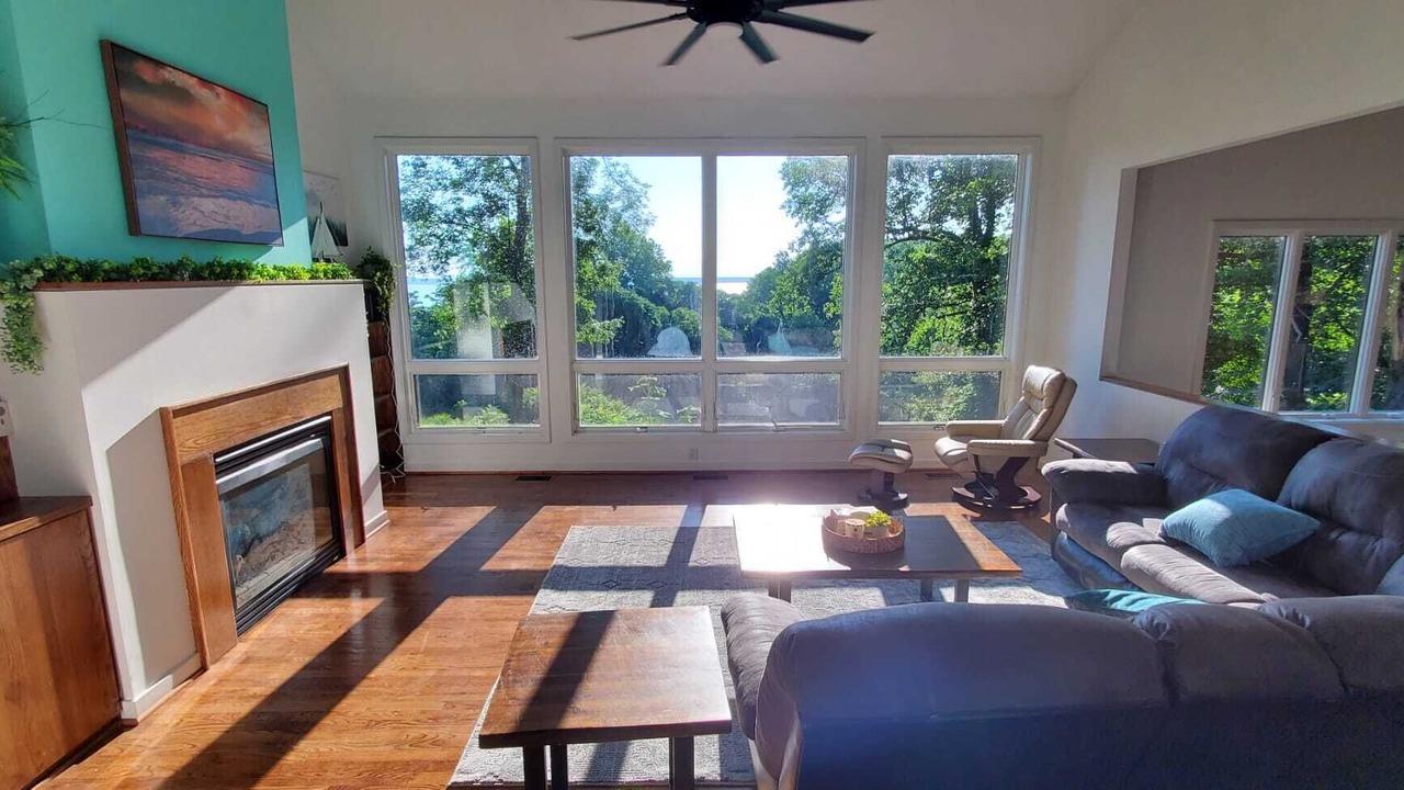 Photo of Livingroom in Fredericksburg