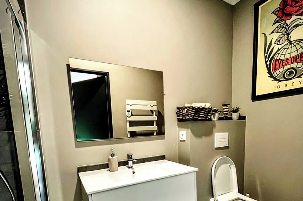 Photo of Bathroom in Sablet