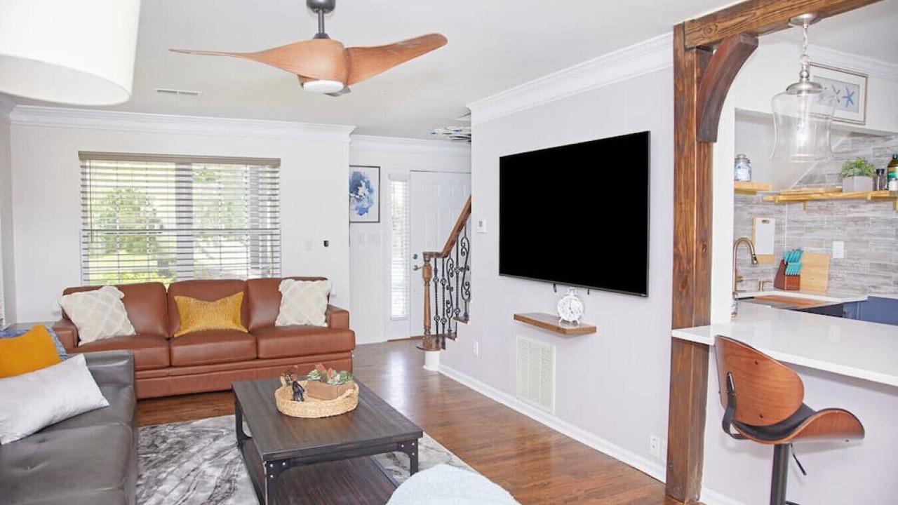 Photo of Livingroom in Johns Creek