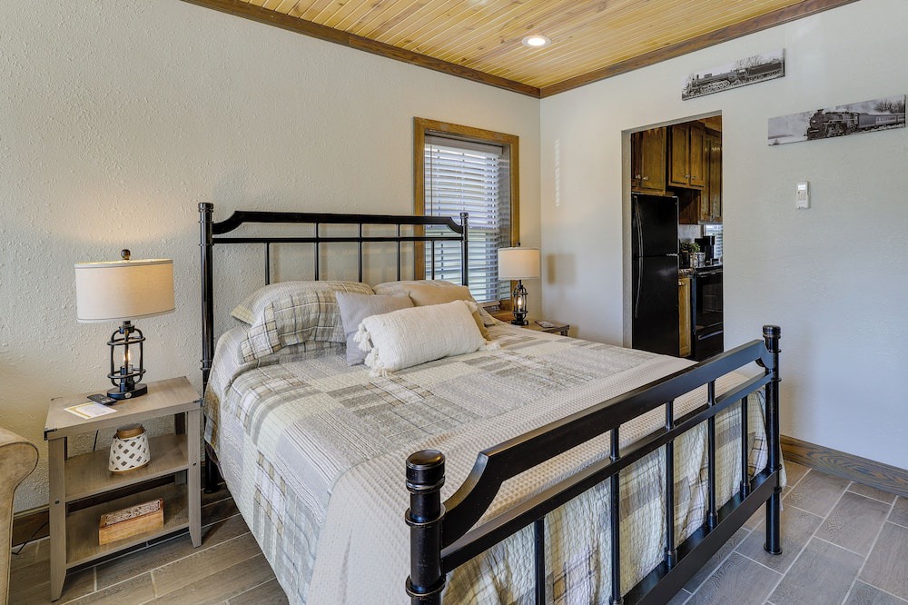 Photo of Bedroom in Neosho