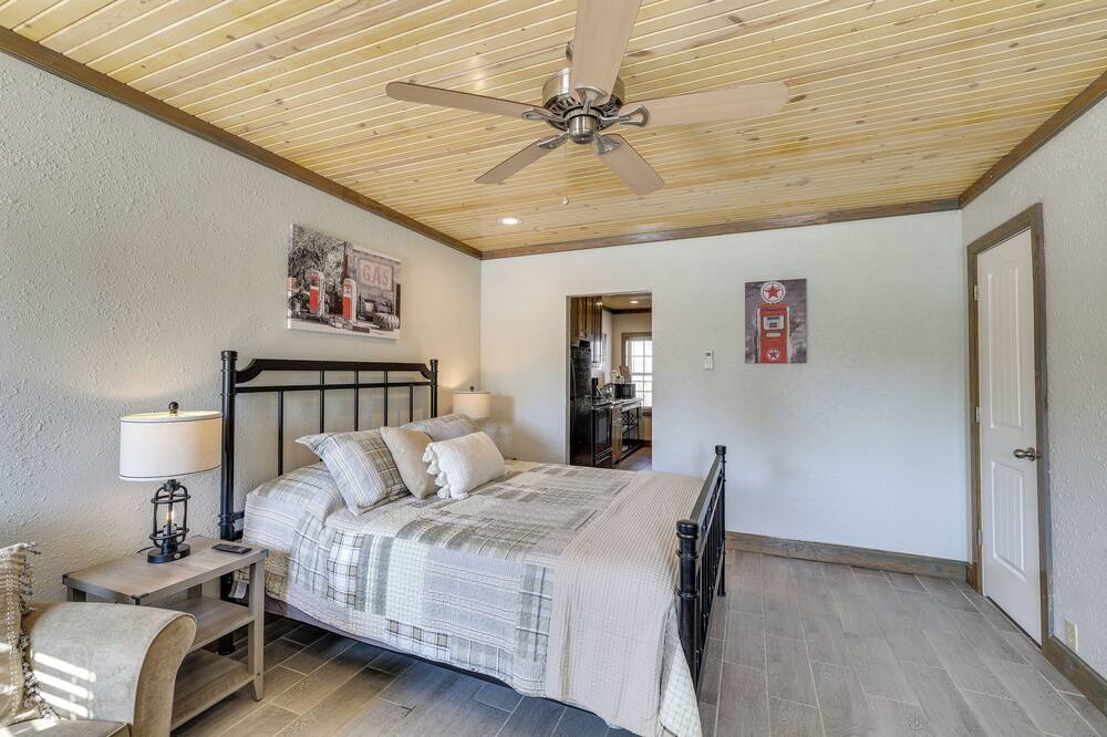Photo of Bedroom in Neosho