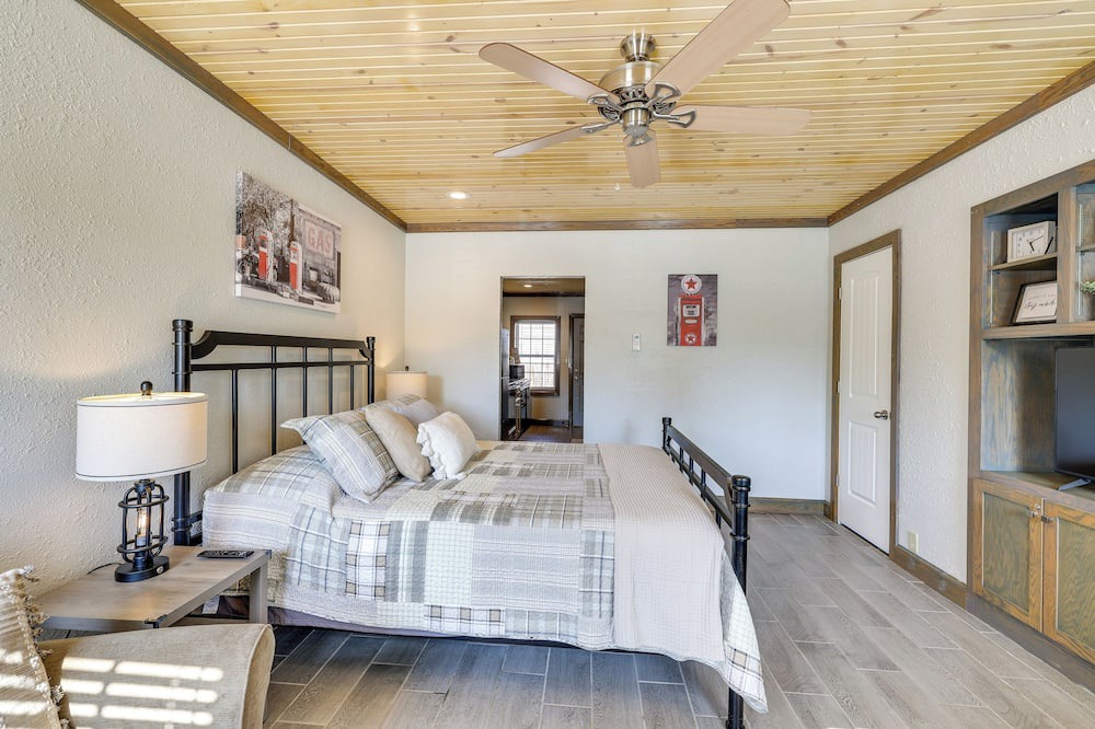 Photo of Bedroom in Neosho