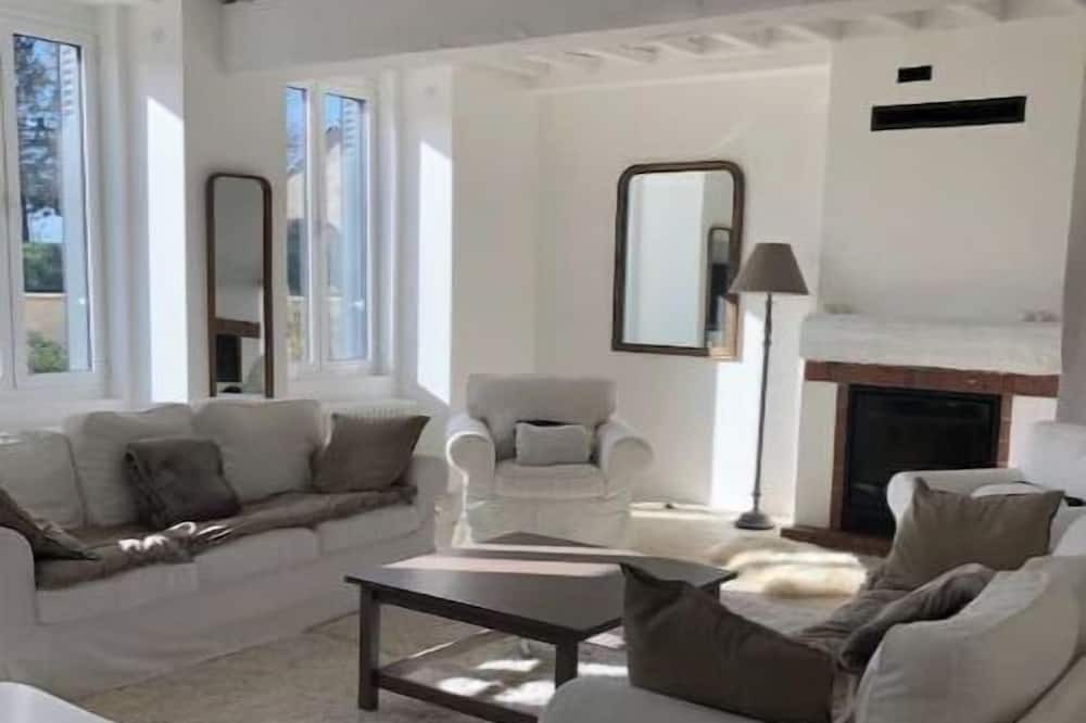 Photo of Livingroom in Les Essarts-les-Sezanne