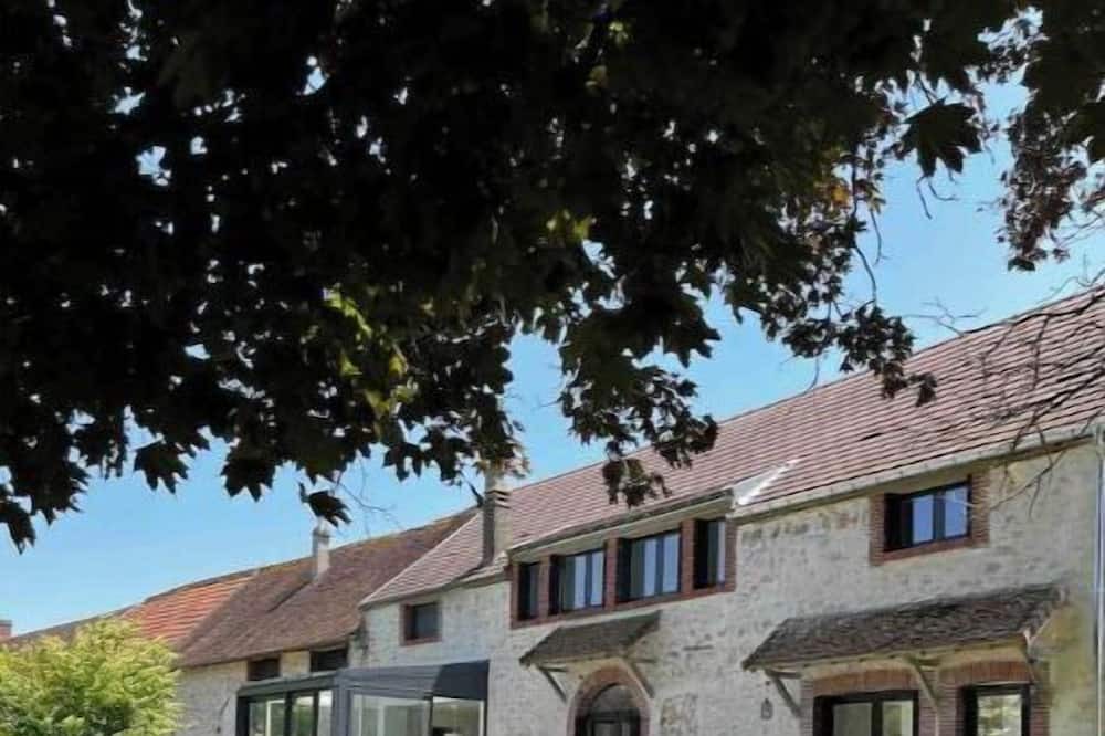 Photo of Outdoor in Les Essarts-les-Sezanne