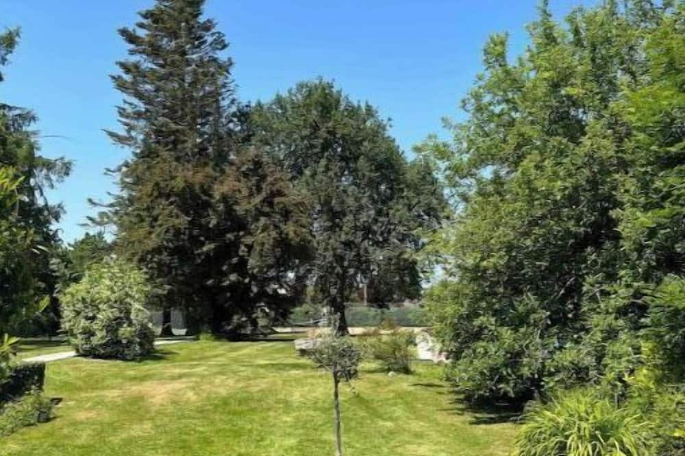 Photo of Outdoor in Les Essarts-les-Sezanne