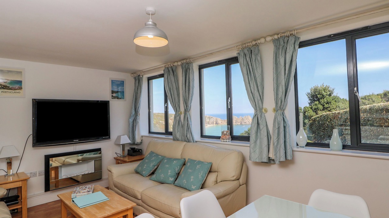 Photo of Livingroom in Chysauster