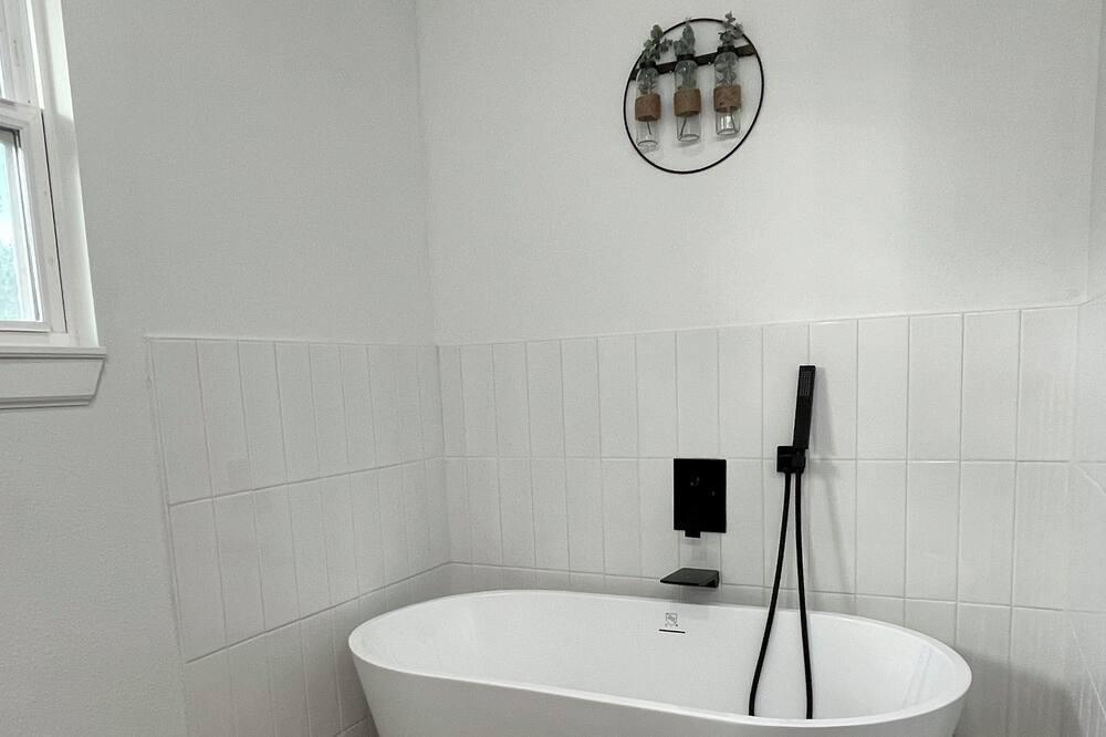 Photo of Bathroom in Alvin