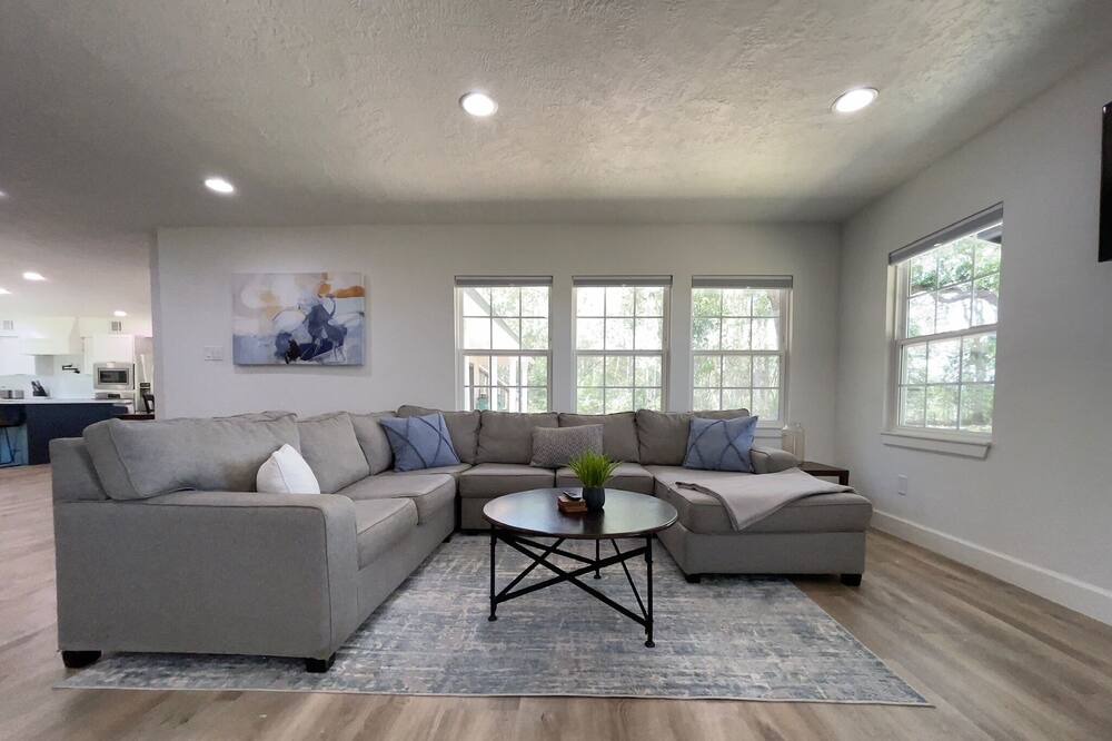 Photo of Livingroom in Alvin