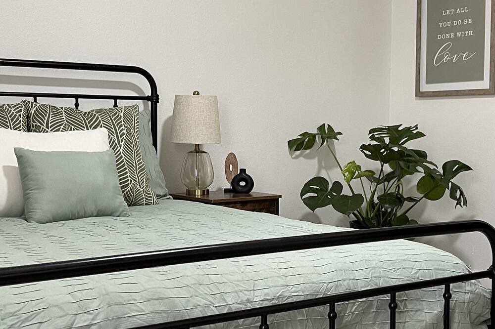 Photo of Bedroom in Alvin