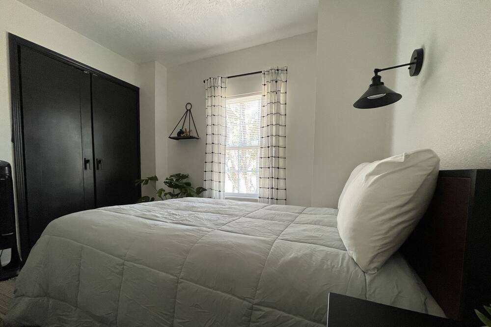 Photo of Bedroom in Alvin