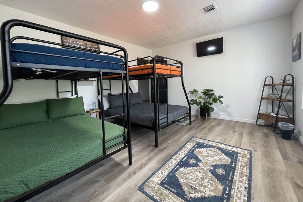 Photo of Bedroom in Alvin