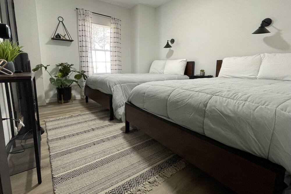 Photo of Bedroom in Alvin