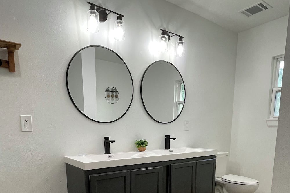 Photo of Bathroom in Alvin