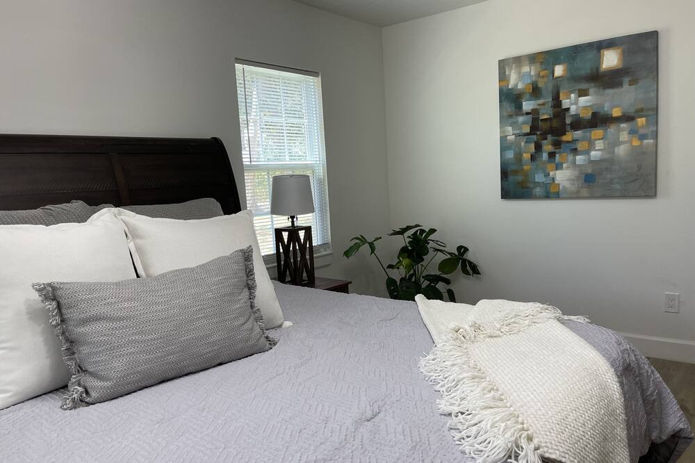 Photo of Bedroom in Alvin