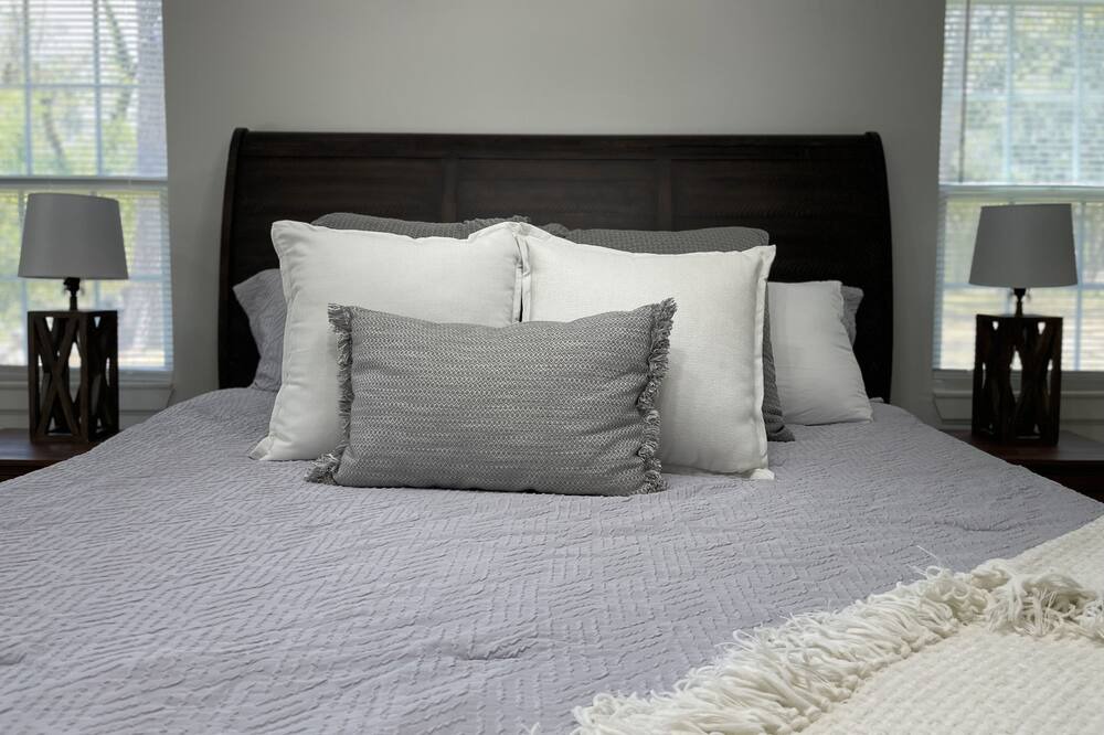 Photo of Bedroom in Alvin