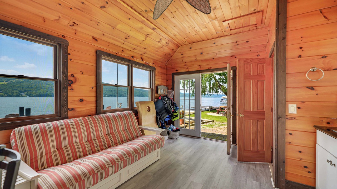 Photo of Livingroom in Holcomb