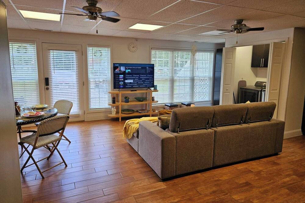 Photo of Livingroom in Suwanee
