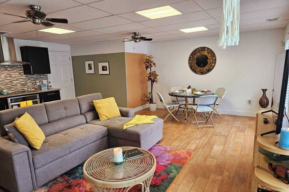 Photo of Livingroom in Suwanee