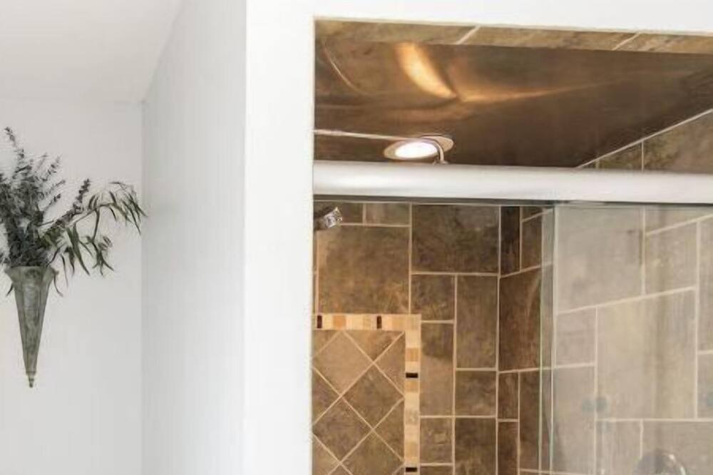 Photo of Bathroom in Glencoe