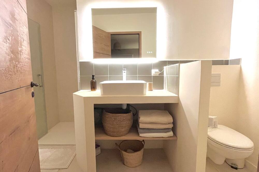 Photo of Bathroom in Les Baux-de-Provence