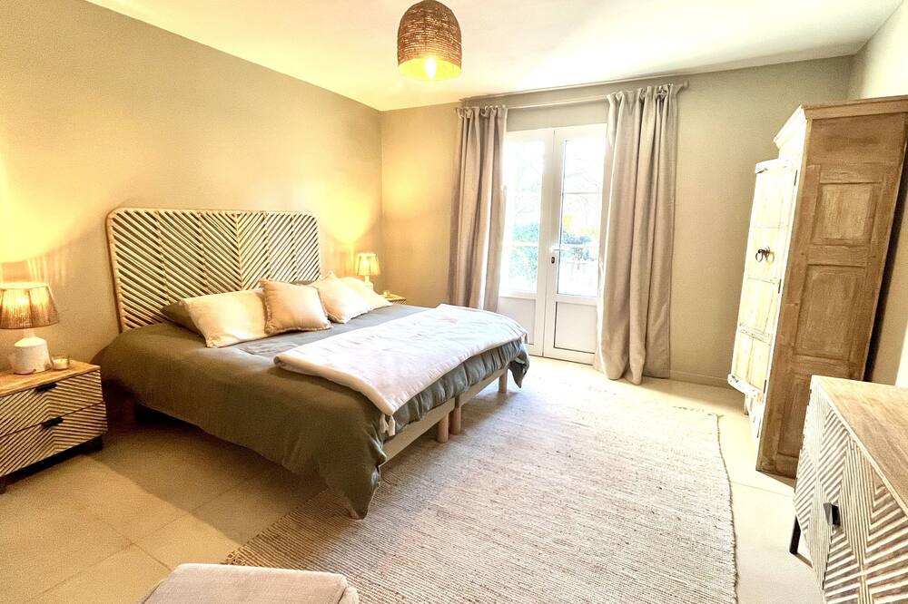 Photo of Bedroom in Les Baux-de-Provence
