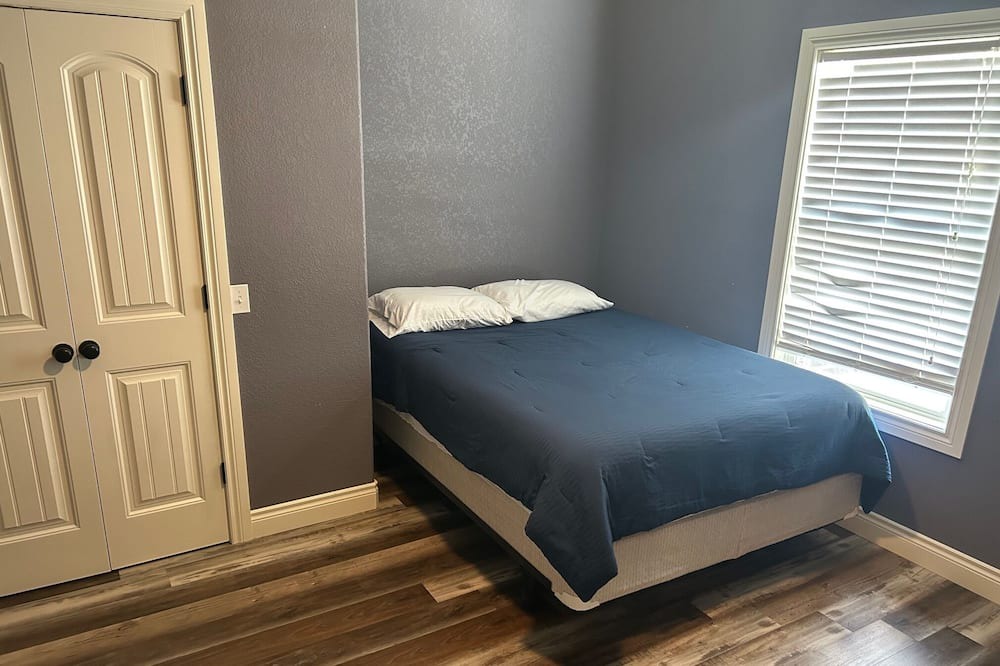 Photo of Bedroom in Crestline