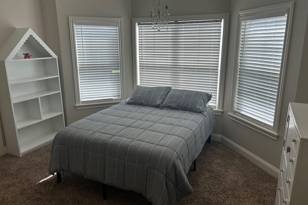 Photo of Bedroom in Crestline