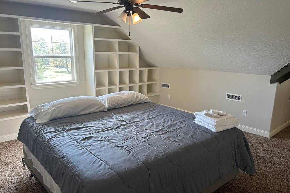 Photo of Bedroom in Crestline