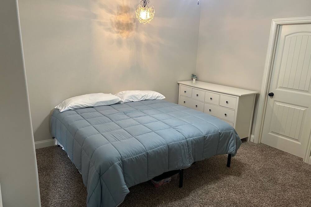Photo of Bedroom in Crestline
