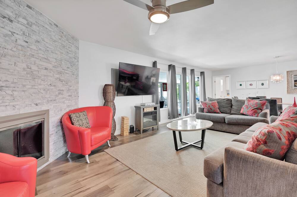 Photo of Livingroom in Palomino Area