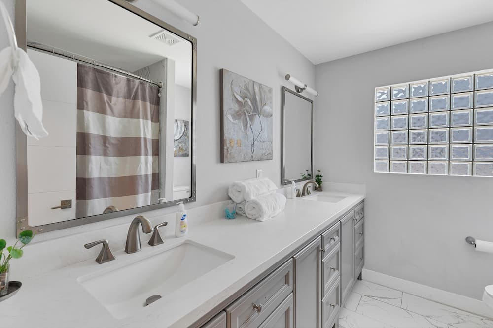 Photo of Bathroom in Palomino Area