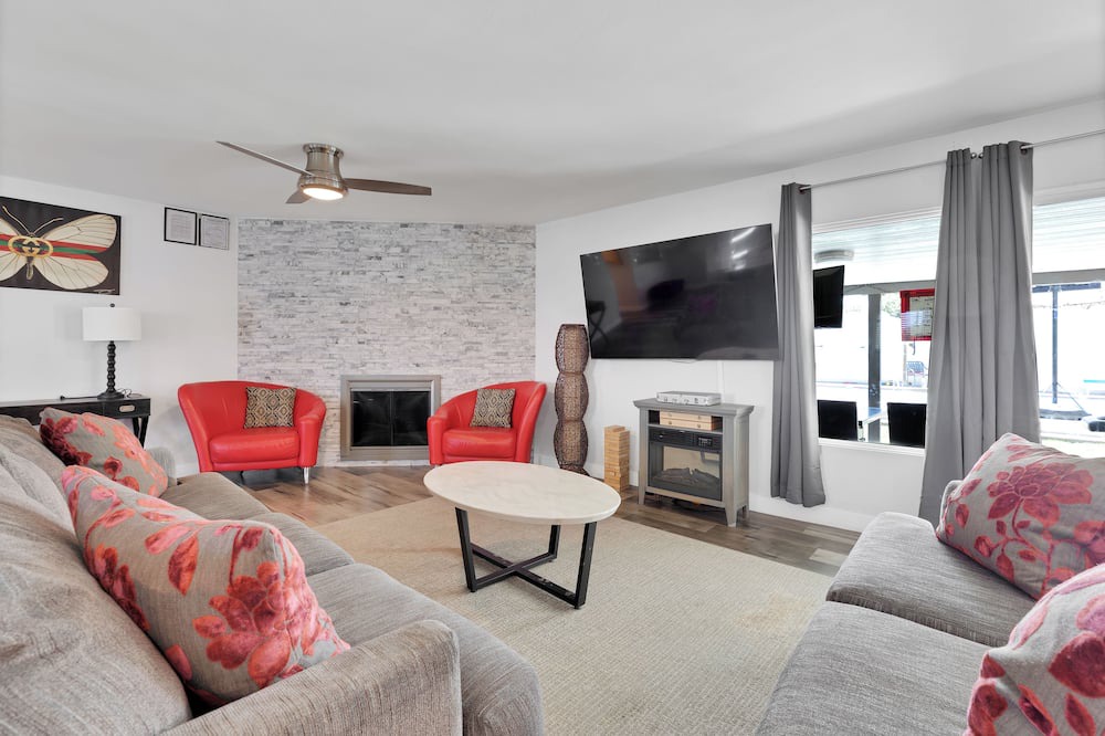 Photo of Livingroom in Palomino Area